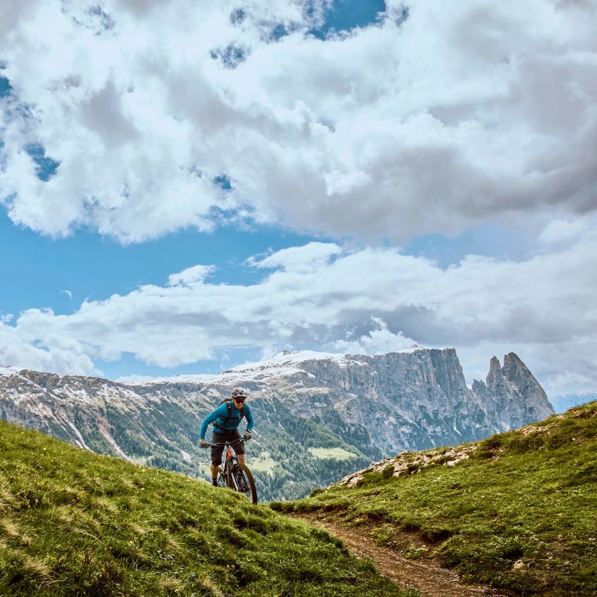 Exhilarating e-bike and zipline tour