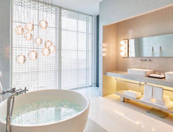 Bathtub with dual vanity sinks