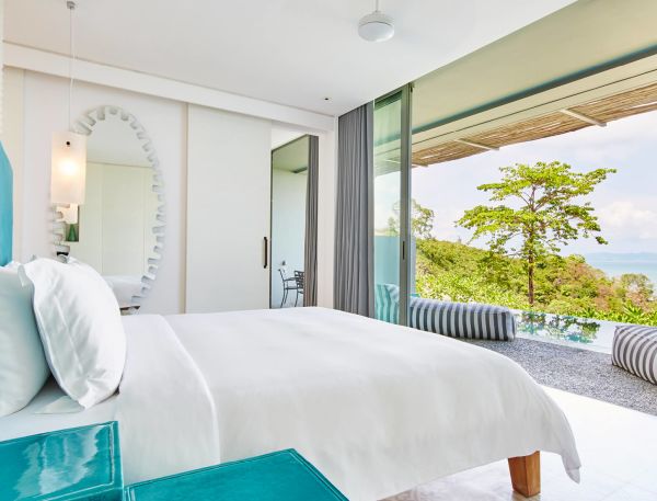 King bed with Egyptian cotton linen